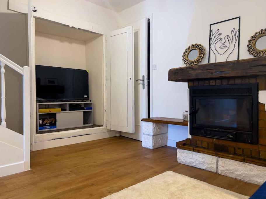 Maison Semi-Troglodyte Avec 4 Velos Rochecorbon Esterno foto